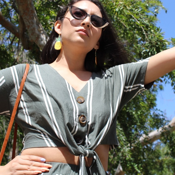 🚨END OF SUMMER SALE// Olive green crop top - Picture 5 of 8